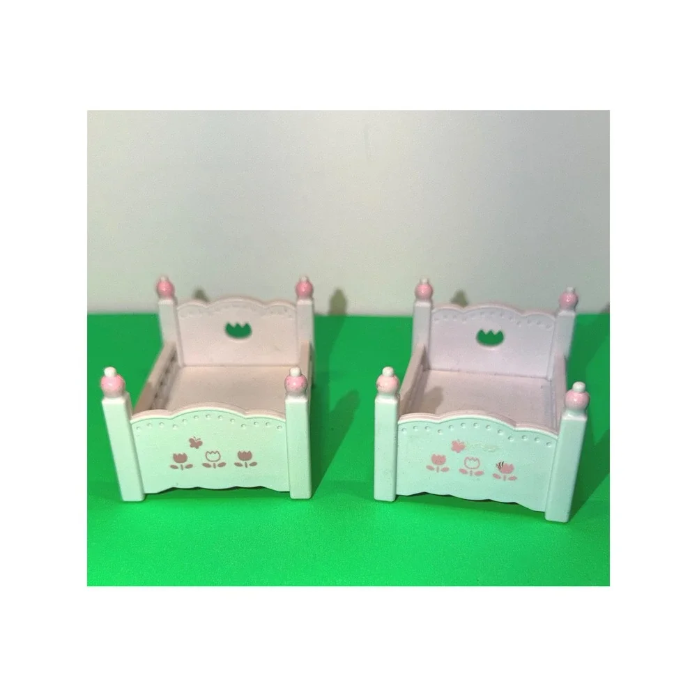Calico Critters Sylvanian Families White Pink Floral Beds Dollhouse Furniture